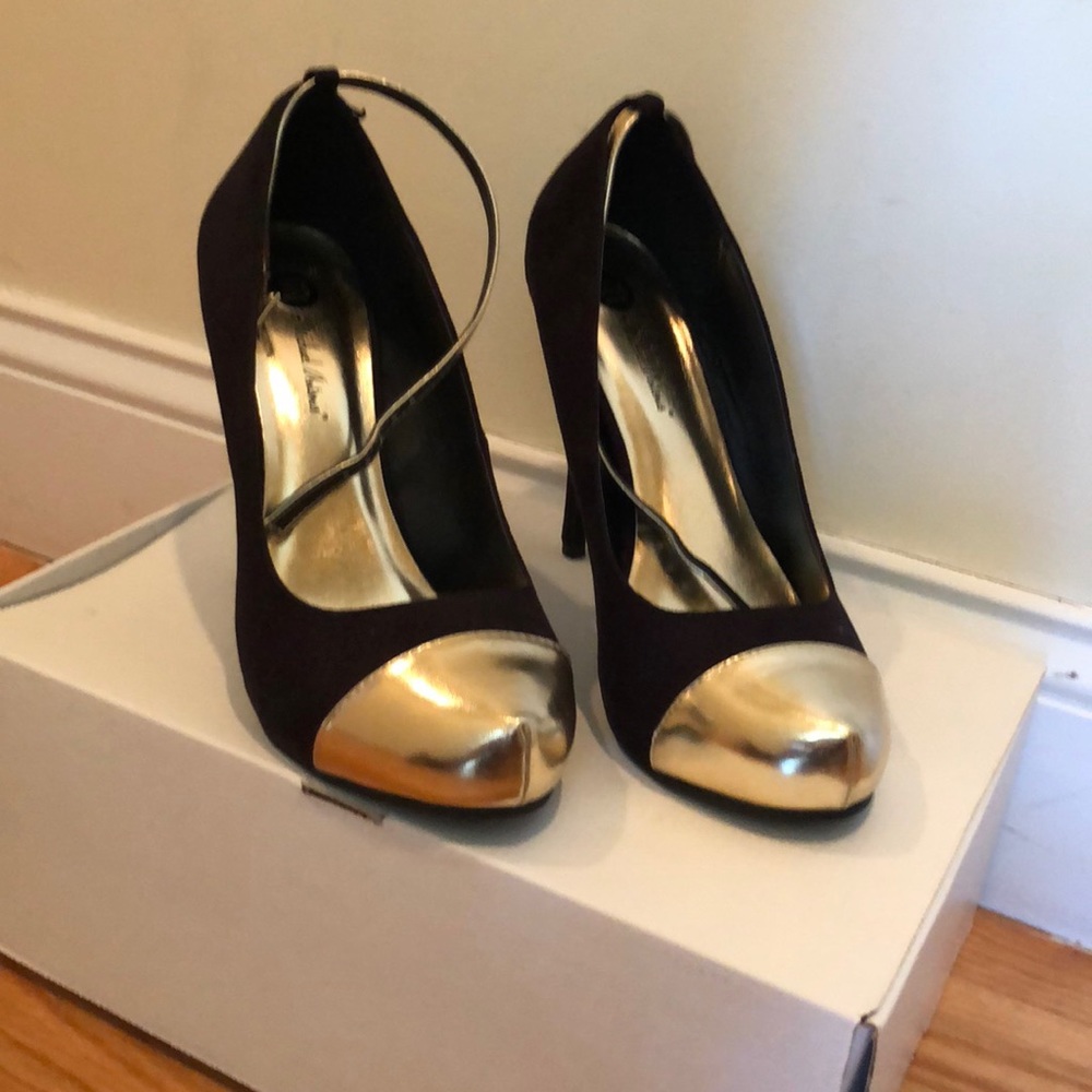 Gold toe blk heels